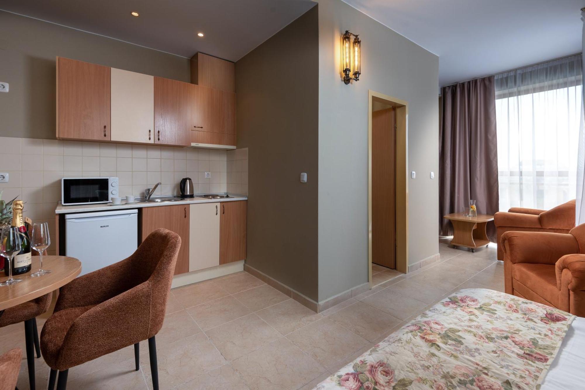 סאני ביץ' Hotel Avenue מראה חיצוני תמונה