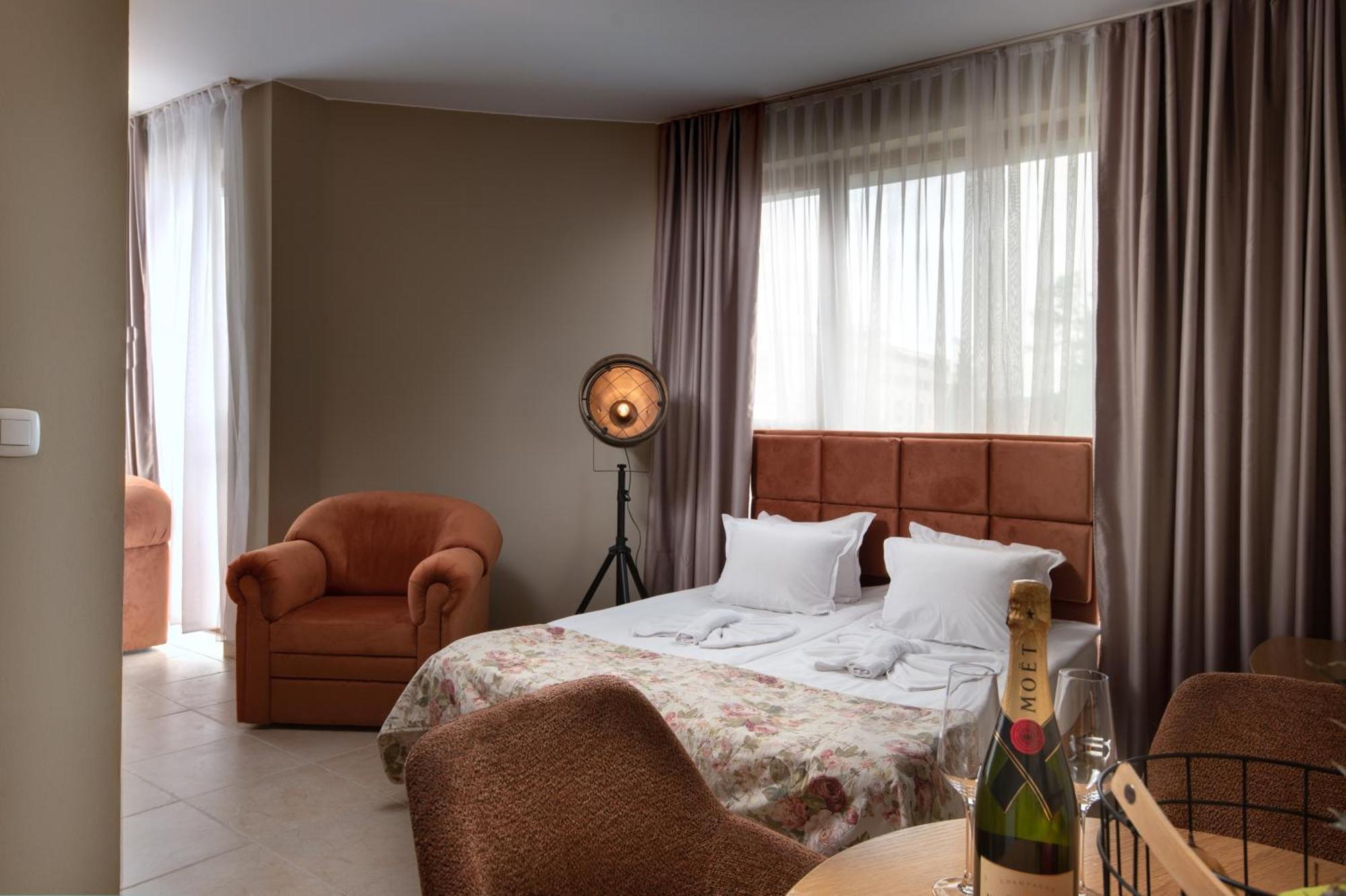סאני ביץ' Hotel Avenue מראה חיצוני תמונה